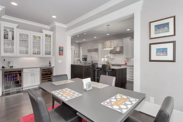 Open Floor Plans vs. Traditional