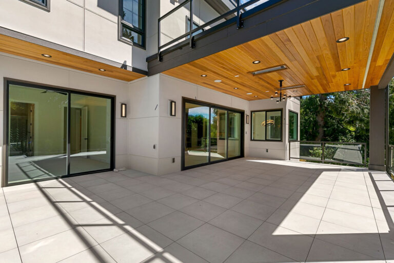 Bellevue 01 custom home outdoor living