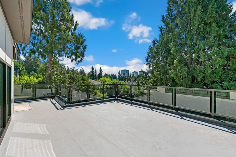 Bellevue 01 custom home upper deck