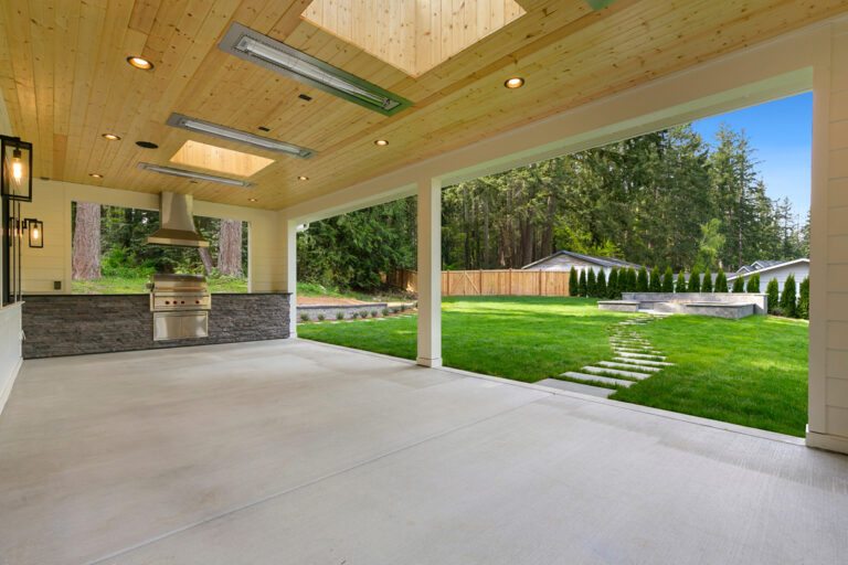 Bellevue 08 custom home outdoor living