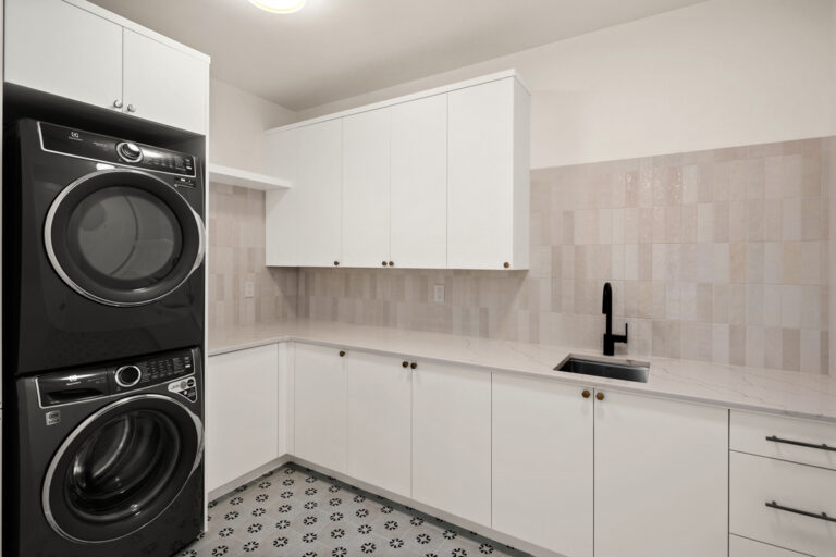 Kirkland 01 custom home laundry room