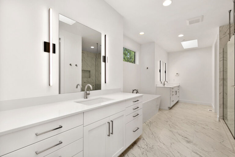 Kirkland 03 custom home primary suite bath
