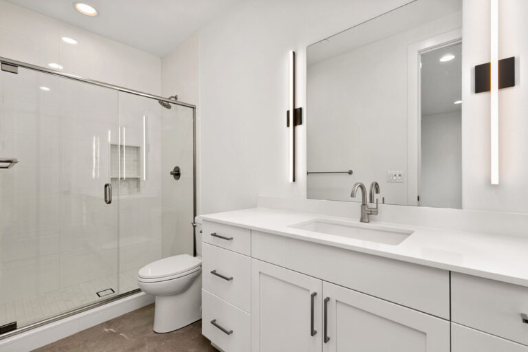 Kirkland 03 custom home secondary bath
