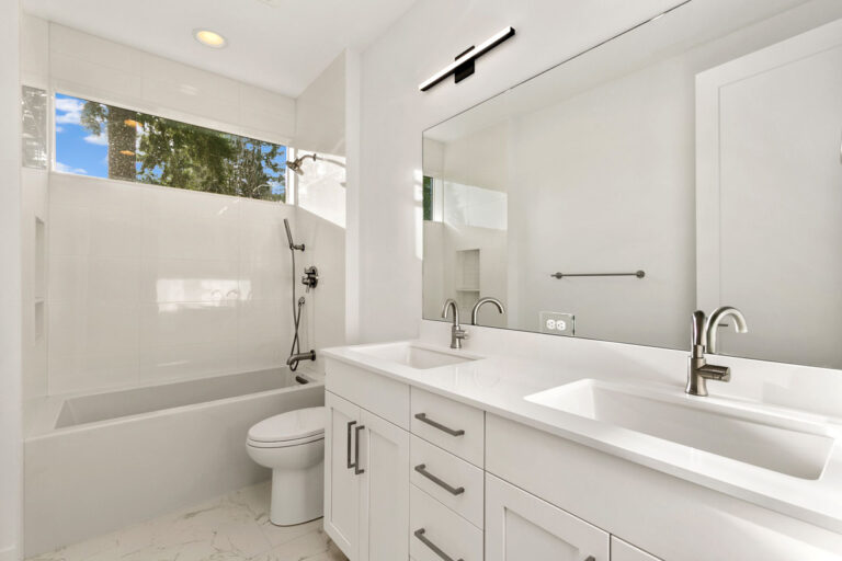 Kirkland 03 custom home secondary bath