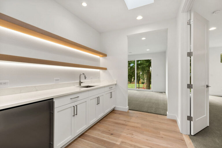 Kirkland 03 custom home wet bar
