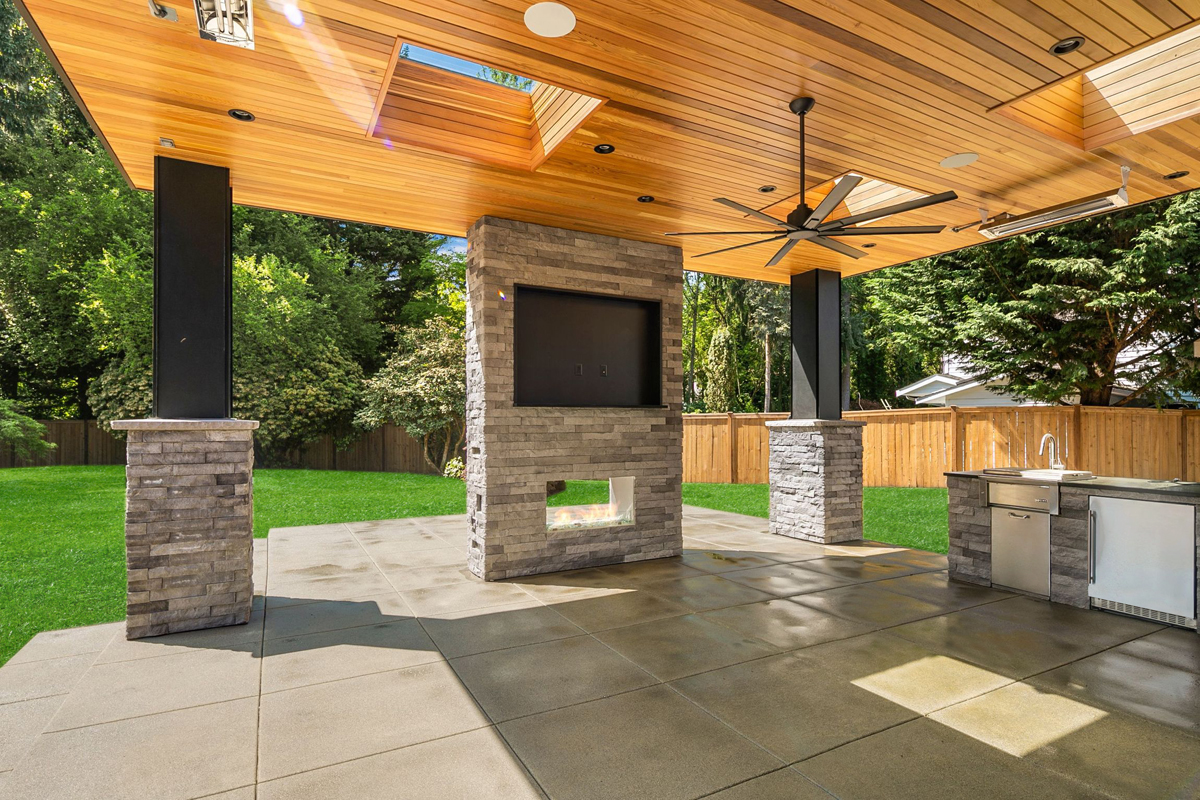 Medina 01 custom home outdoor living