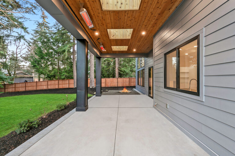 Medina 02 custom home patio