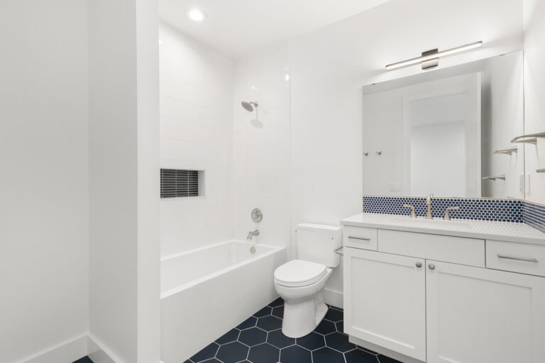 Medina 02 custom home secondary bath