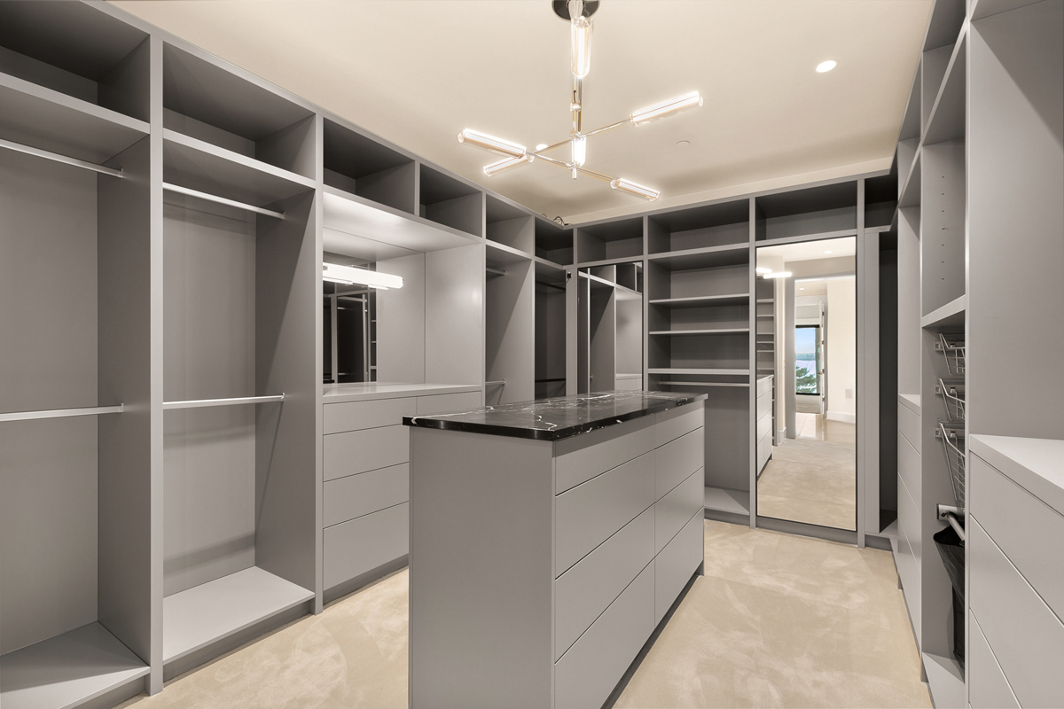Medina 03 custom home primary suite closet