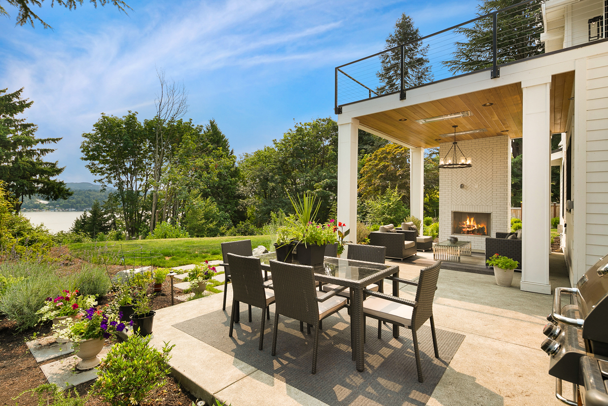 Mercer Island 04 custom home outdoor living