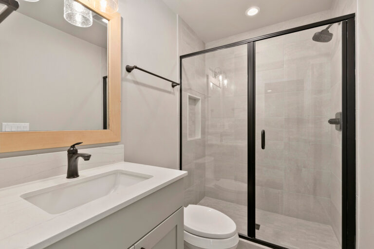 Redmond 01 custom home dadu bath