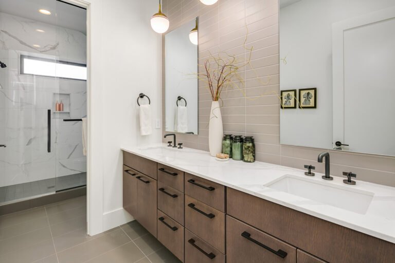 Delhi custom floor plan guest suite bath