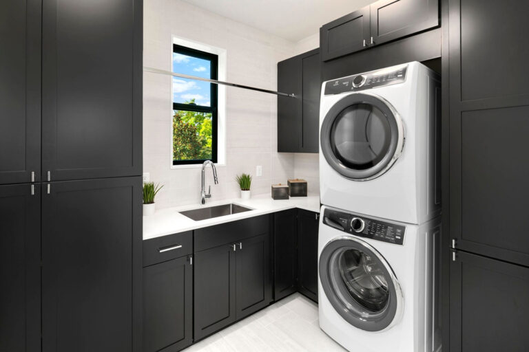 Hollingsworth custom floor plan laundry room