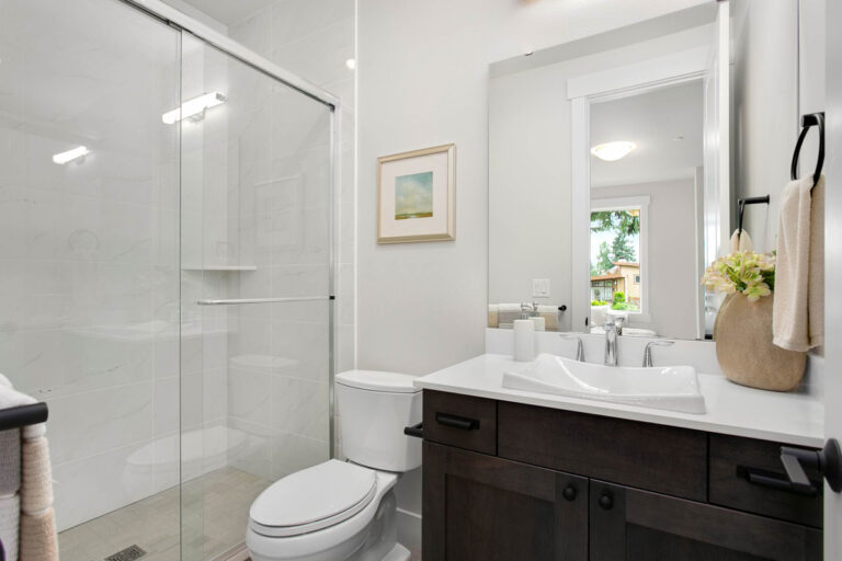 London custom floor plan secondary bathroom