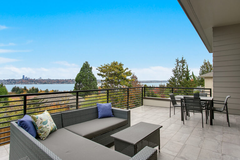 Oslo custom floor plan deck